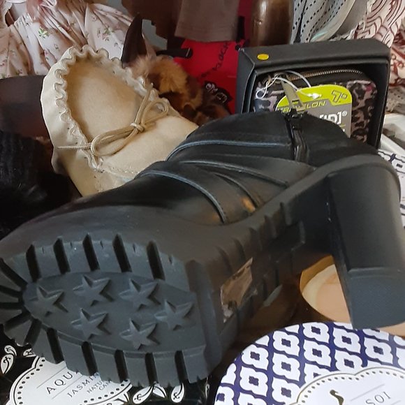 LA STRADA BLACK SHOE BOOTIE GOLD BUCKLE TRIM FALL FASHION PRE VIEW - Picture 7 of 7